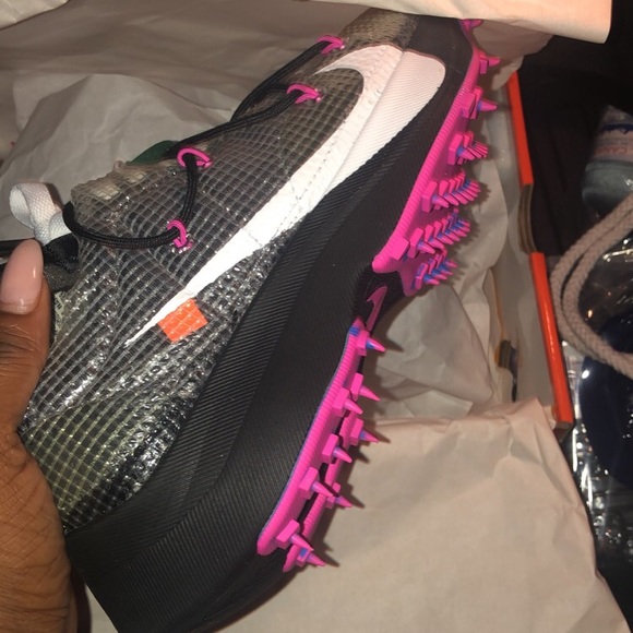 Shoe - Picture 3 of 5